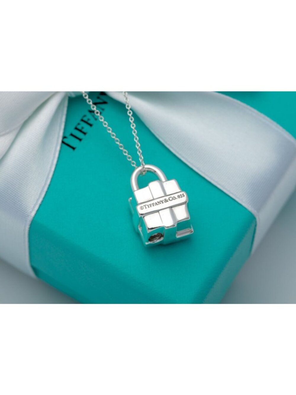 Tiffany & Co Pendant Bow Gift Box Present Lock Necklace in Silver on a 16" Chain - Picture 2 of 8